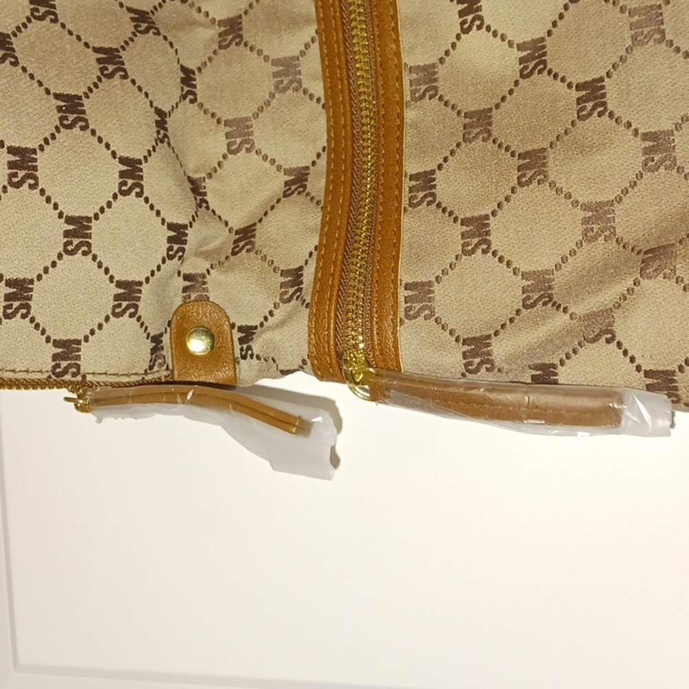 NWT Steve Madden - Embossed Logo Backpack with Charm Accessory - Picture 9 of 15